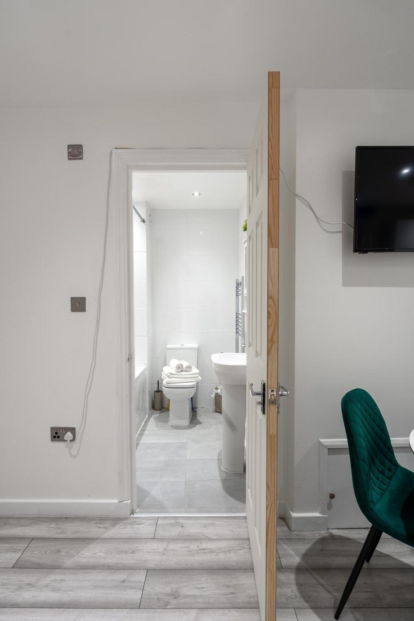 Beautiful Flat Near Central London - Entire Flat - Equipped Kitchen - Private Bathroom Экстерьер фото